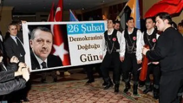 Erdoğan'a pankartlı doğum günü kutlaması