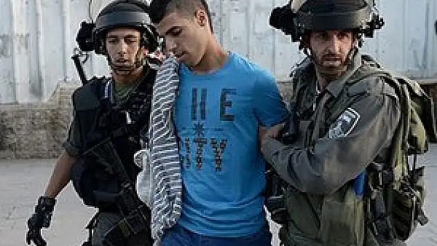 İsrail askerleri 33 Filistinliyi daha gözaltına aldı