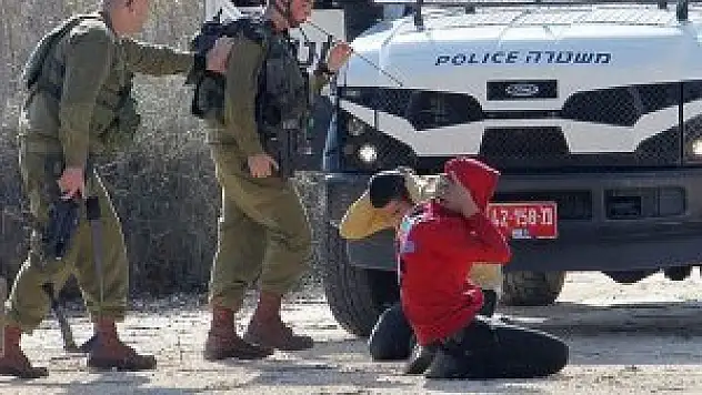 İsrail askerleri 31 Filistinliyi gözaltına aldı