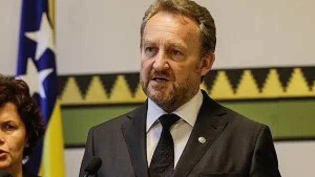 İzzetbegoviç, yeniden aday