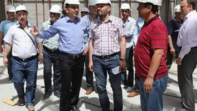 SELÇUKLU KONGRE MERKEZİNİN YAPIMI SÜRÜYOR