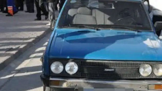 Yaralı öğrenciyi arkadaşları teselli etti