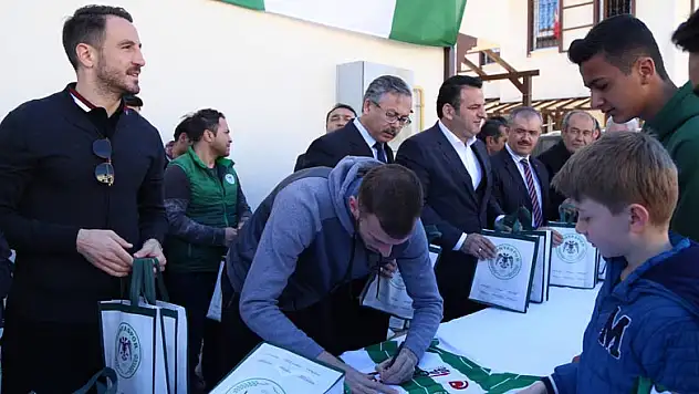 Konyasporlu futbolculardan şivlilik etkinliği