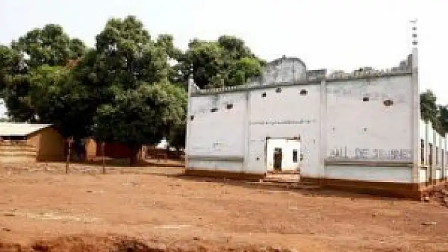 Orta Afrika'da camiye bombalı saldırı