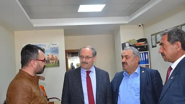 AK Parti Konya Milletvekili Halil Etyemez Karapınar'da esnafları ziyaret etti.