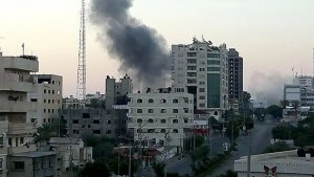 İsrail uçakları hükümet binalarını bombaladı