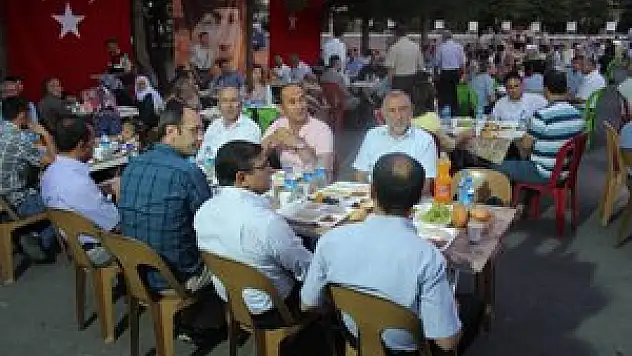 Şehit aileleri ve gaziler iftarda buluştu