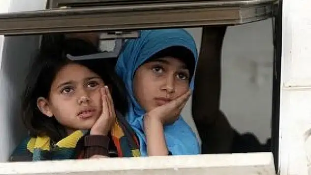 İsrail 300 bin Gazzeli'yi telefonla tehdit etti