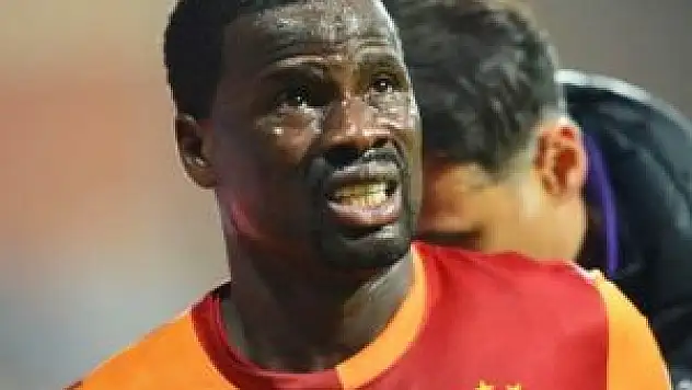 Kadro dışı kalan Eboue durumu kabullendi!