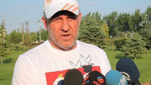 'Başarıya oynayacak bir takım oluşturuyoruz'