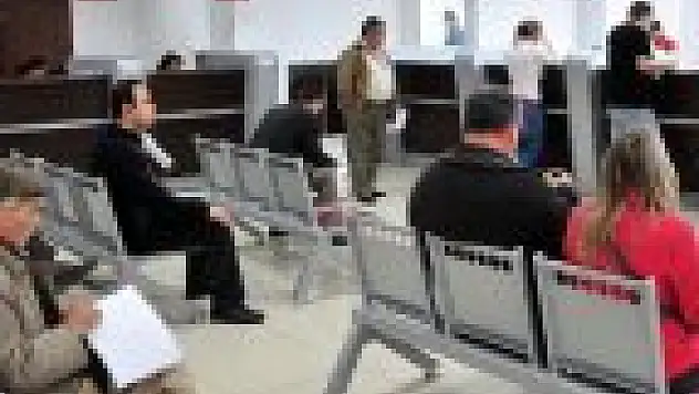 Bankalar bildiğini okumaya devam ediyor