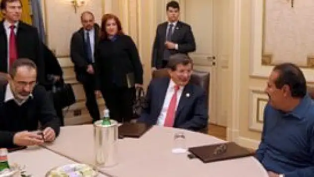 Davutoğlu, Hatib ve Katar Başbakanı ile görüştü