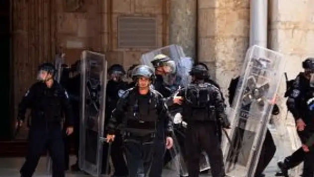 Mecsid-i Aksa'da Filistinliler'e müdahale