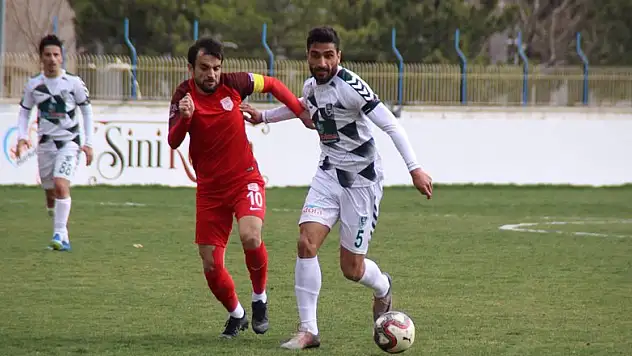 Anadolu Selçukspor fırsat tepti!