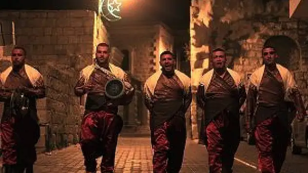 İsrail'in baskınları ramazan davulcularını yıldıramadı