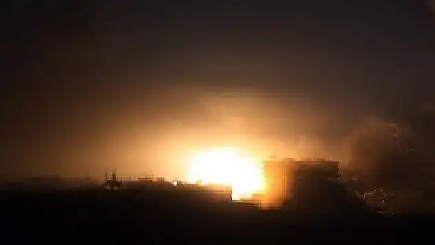 İsrail'in askeri üssüne füze isabet etti