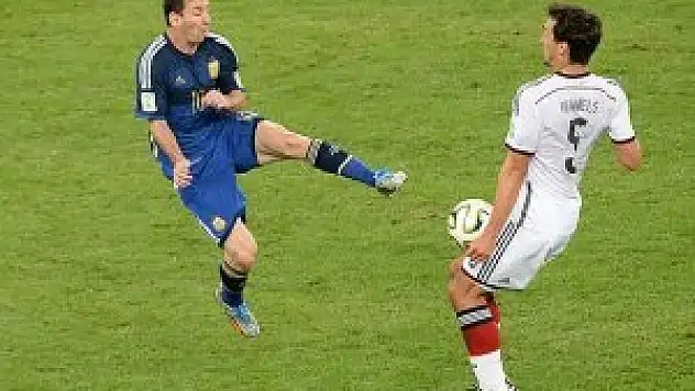 Maradona'dan 'Altın Top' eleştirisi