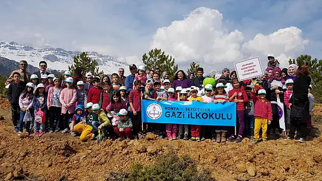 Öğrenciler Seydişehir'de fidan dikti