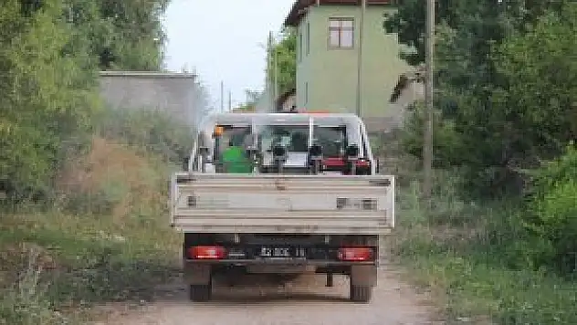 Beyşehir'de cadde ve sokaklara gül suyu sıkılıyor