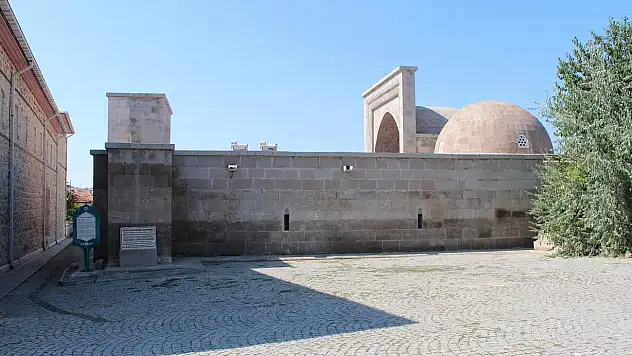 Tarihi medrese risk altında mı?