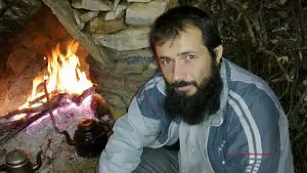 Geriye şelaledeki fotoğrafı kaldı