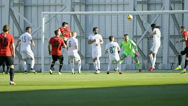 Atiker Konyaspor özel maçta Eskişehirspor'la 1-1 berabere kaldı
