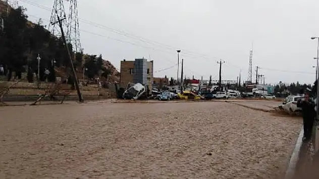 İran'daki sel felaketinde can kaybı 56'ya yükseldi