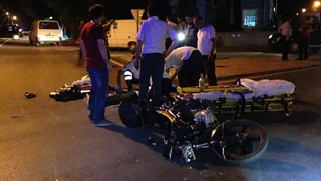 Motosiklet kamyonetle çarpıştı: 1 ölü