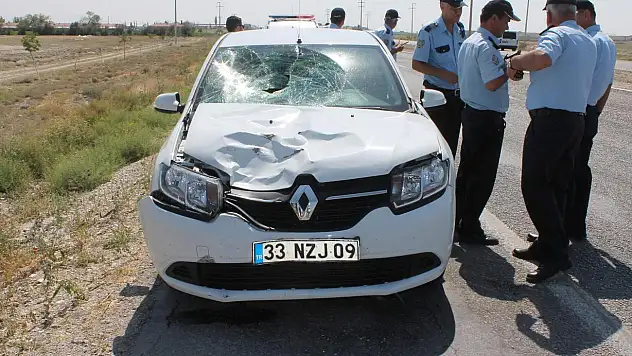 Polise çarpıp kaçtı!