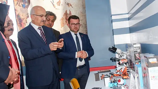 Yunak'ta robotik kodlama ve teknoloji sınıfı açıldı 