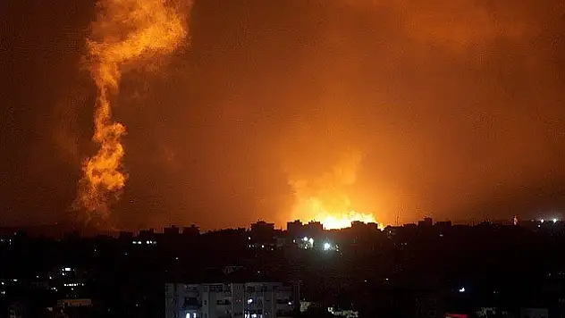 İsrail Gazze'ye bomba yağdırdı