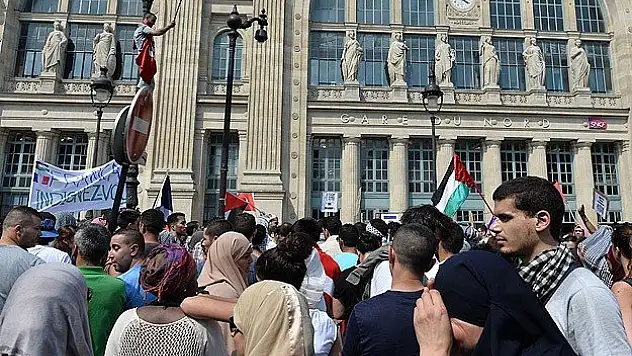 Hollande'ın tehditleri protestoları engellemedi