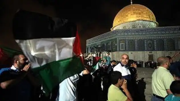 Mescid-i Aksa'da teravih namazı sonrası İsrail protestosu