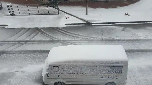 Karapınar'a mart karı yağdı