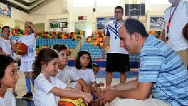 Başkan Altay spor okulu öğrencileriyle buluştu