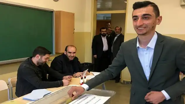 Mine Koraş'ın hakaret ettiği Yusuf Özoğul, oy verdi