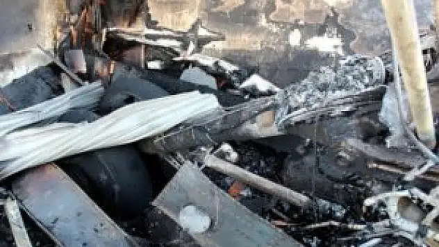 İki küçük uçak düştü