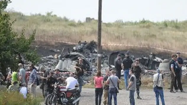 Düşen uçaktaki yolculardan 251'inin cesedine ulaşıldı