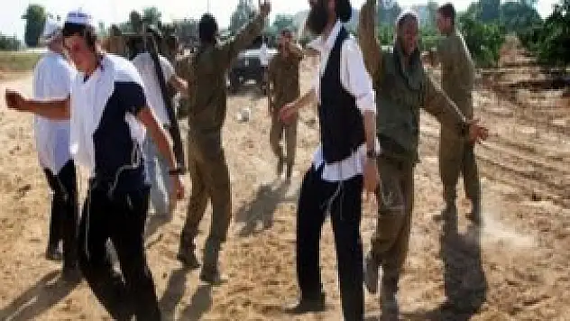 Katliam sürerken dans ettiler!