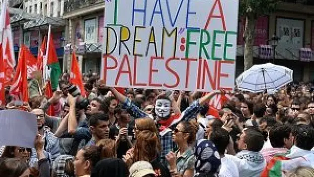 Avrupa'da liderlere rağmen Filistinlilere destek