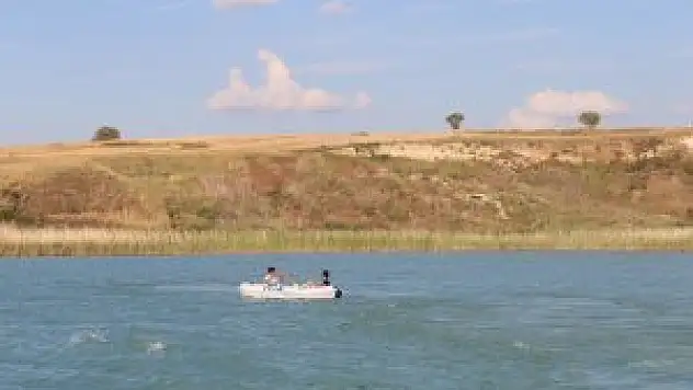 Şişme botla avlanan 2 kişiye para cezası