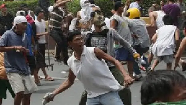 Filipinler'de ordu ve isyancılar arasında çatışma