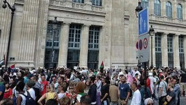 Paris Valiliği gösteriye bu kez izin verdi