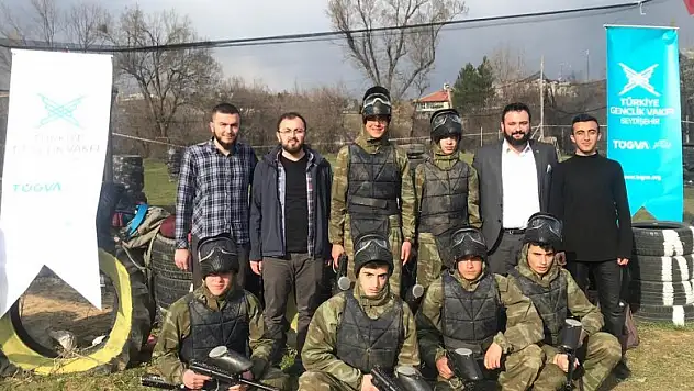 Seydişehir'de liseliler paintball turnuvasında yarışıyor
