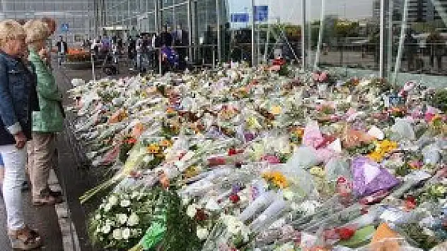 Hollanda'da yas devam ediyor