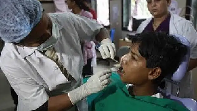 Ağzından tam 232 diş çektiler