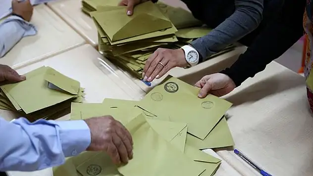 AK Parti İstanbul'da 38 ilçedeki oyların yeniden sayılmasını istedi