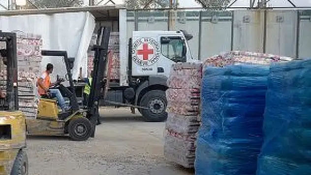 Gazze'ye tıbbi yardım konvoyu Kahire'den yola çıktı