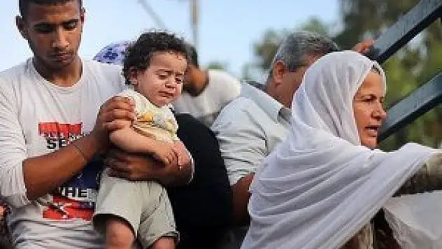 Evlerini terk ediyorlar