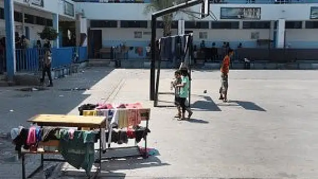 İsrail BM okuluna saldırdı